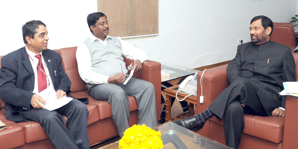 Kiren Rijiju meeting the youths and children from Jammu and Kashmir