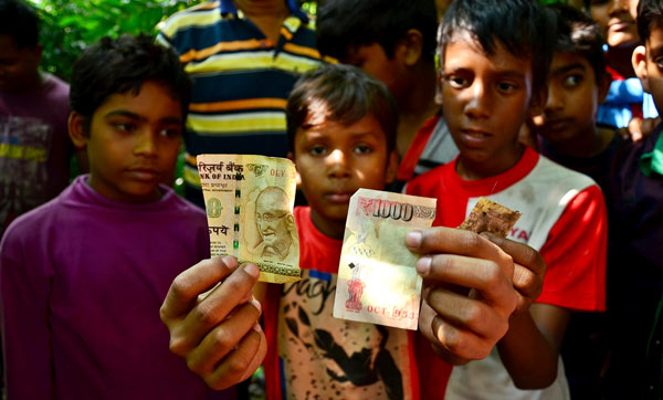 Kolkata: People queue in front of banks, ATMs to get cash