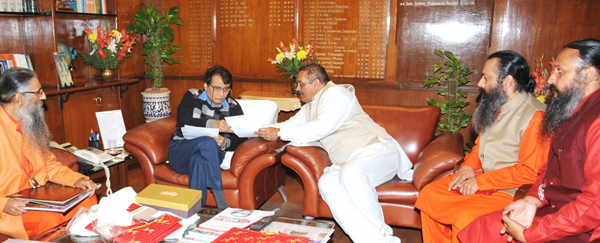 Kiren Rijiju meeting the youths and children from Jammu and Kashmir