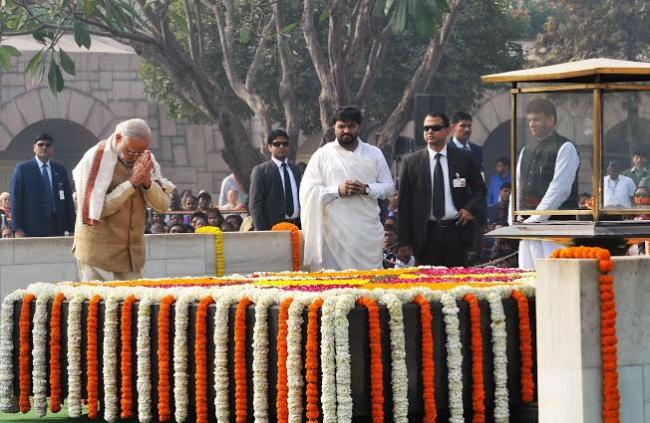Samadhi of Mahatma Gandhi on the occasion of Martyrâ€™s Day, at Rajghat