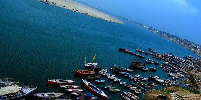 Varanasi: Aurora over the Ganges
