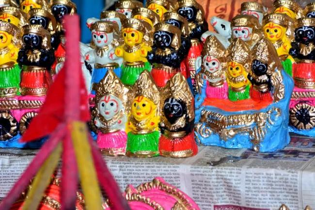 Kolkata kids indulge themselves in shopping ahead of Ratha Yatra