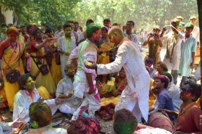 'Basanta Utsab' celebrated at Visva-Bharati University