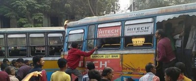 Kolkata:  Two buses collide in Shyambazar, several hurt