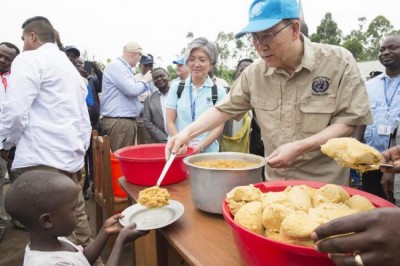 Displaced people need to be given opportunity to rebuild their lives, Ban says at camp in DR Congo