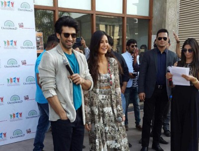Aditya and Katrina spread their charm among students in Ahmedabad 