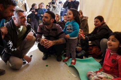 Balkans border closures cause chaos as refugees find 'too few places' to go, UN agency chief warns