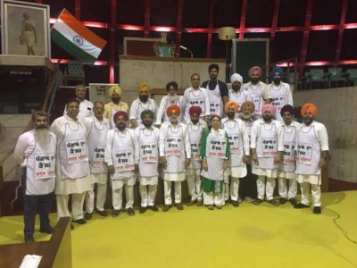 Congress legislators continue to protest in Punjab over no-confidence motion 