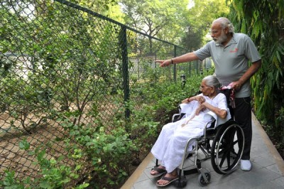 Modi spends 'quality time' with mother in RCR