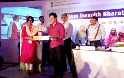 Sachin Tendulkar interacts with Swachh Bharat Champion Collectors 