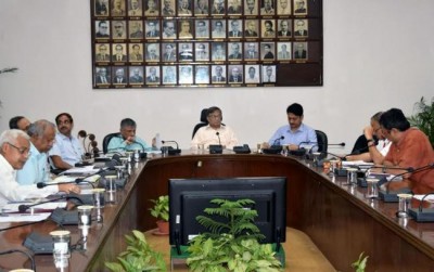 Kolkata: GM, SER holds post Budget review meeting 