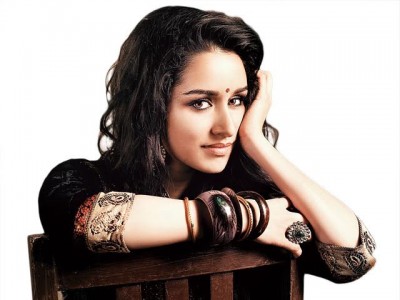 Shraddha Kapoor reminisces her bus journey 