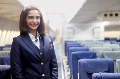 Neerja Bhanot's mother gives special gift to Sonam Kapoor