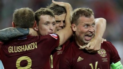 Last-gasp Berezutski header denies England victory 