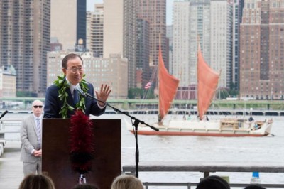 Nearly two years on, Secretary-General reunites with Hokuleâ€™a crew for World Oceans Day