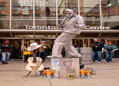 Man stabbed at Toronto Eaton Center in broad daylight