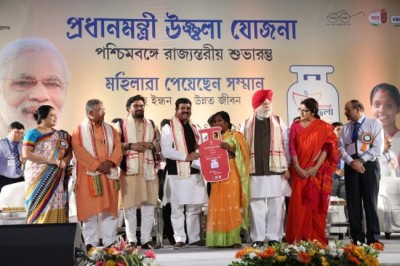Pradhan Mantri UjjwalaYojana launched in Kolkata