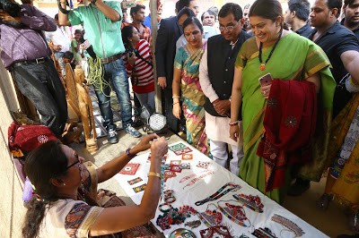 Free toolkit to be distributed to minority: Union Textiles Minister