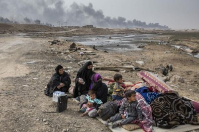 ISIL forces civilians towards Mosul airport; UN rights office probes reports of mass graves
