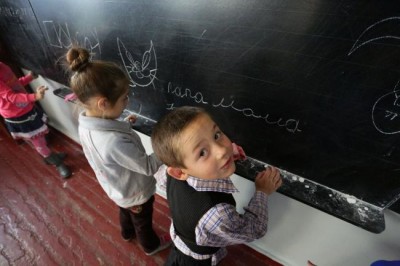 FEATURE: In Ukraine, a â€˜Living Libraryâ€™ helps ease tensions between displaced persons and hosts