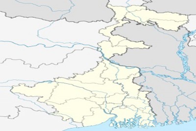 WB: Hawkers demonstrate at Baruipur station, hurl bombs, attack railway engineer and running trains