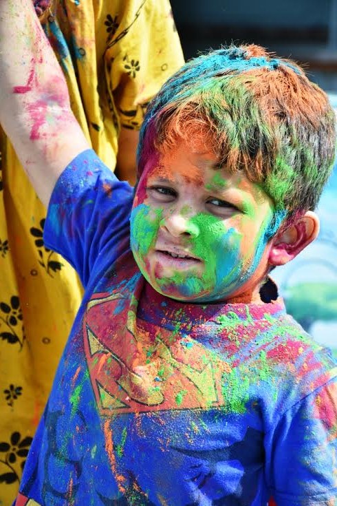 Kolkata celebrates Dol 