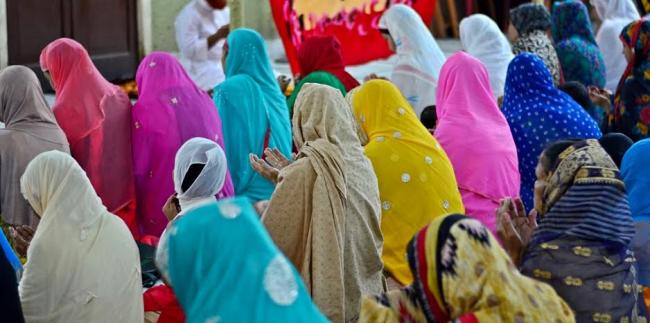 Women offer Eid prayers, greet each other in Kolkata