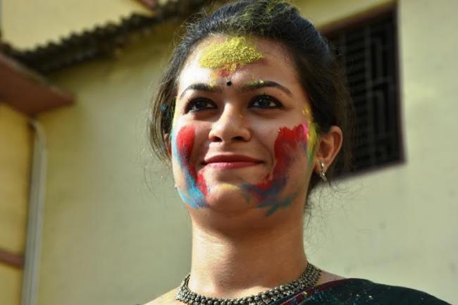 Kolkata celebrates Dol 