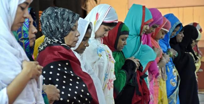 Women offer Eid prayers, greet each other in Kolkata
