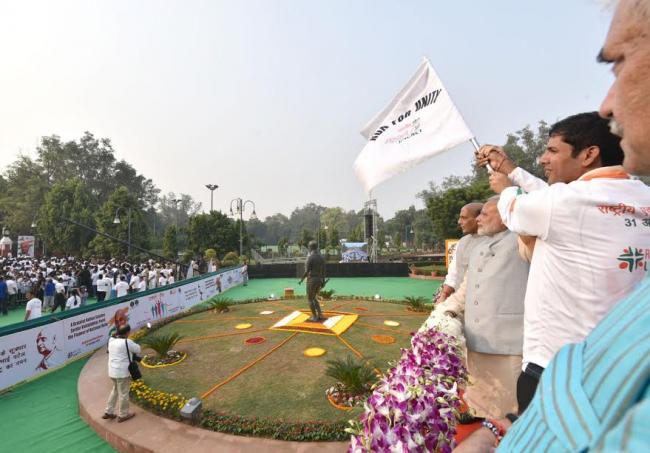  Narendra Modi paying floral tribute to Sardar Vallabhbhai Patel on Rashtriya Ekta Diwas, at Patel Chowk, in New Delhi 