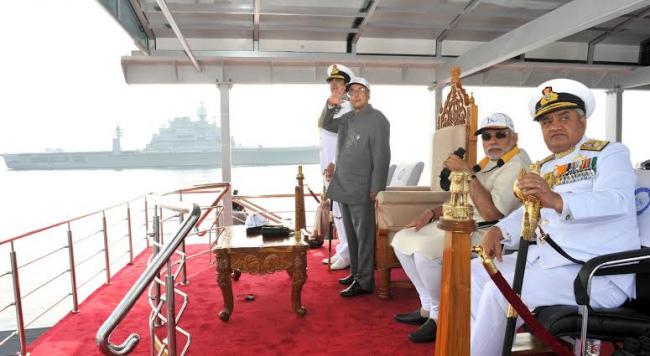 Narendra Modi received by the Union Minister for Defence, Manohar Parrikar 