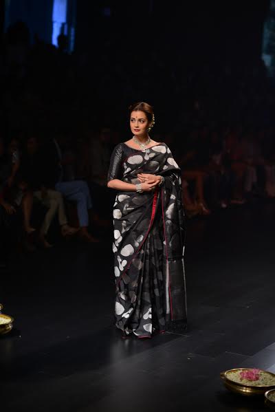 Dia Mirza  sizzles Lakme Fashion Week ramp