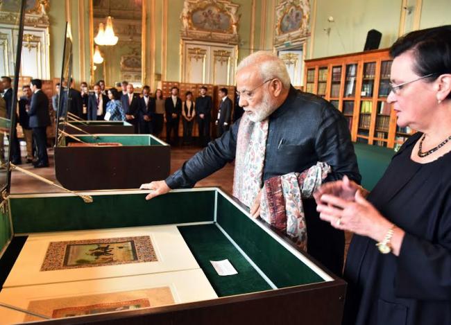  Narendra Modi with Jampa Donor, Buda Balzheivich Badmayev, Head Priest, Datsan Gunzechoinei Buddhist Temple