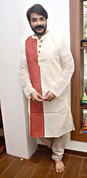 Monali and Mehuli Thakur's fashion line Bandhobi rolls out from Kolkata