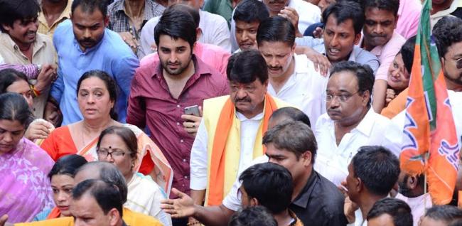 BJP activists clash with Kolkata police, march to Lalbazar turns violent 