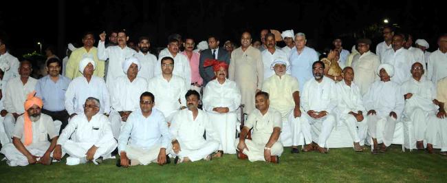 Venkaiah Naidu addresses farmers at his residence in Delhi