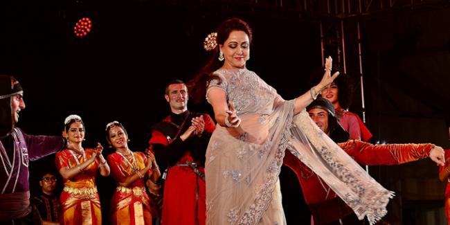 Kolkata witnesses cultural event 'Synergy' in presence Hema Mallini