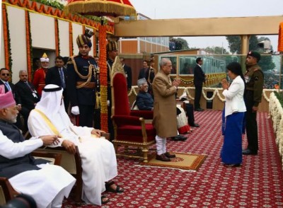 Pranab Mukherjee presents Ashoka Chakra Award to martyr Havildar Hangpan Dada