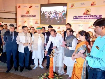 Pune Municipal Corporation's bond lists on BSE on Thursday, Union Minister Naidu and CM Fadnavis ring the gong