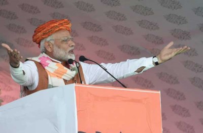 I sold tea, not the nation : Narendra Modi tears into Congress in Gujarat