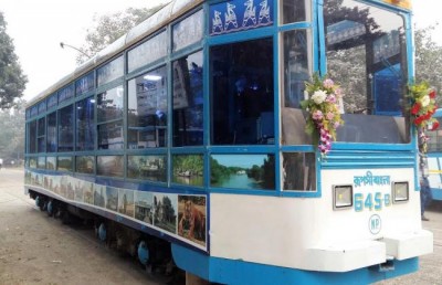 Kolkata: A Valentine's Day theme party for elderly couples 