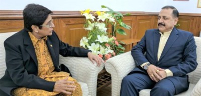 Kiran Bedi calls on Jitendra Singh