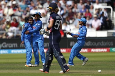 Indian celebrities wish women cricketers before World Cup final