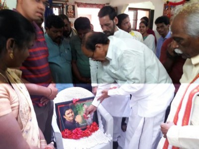 Naidu visits family of Indian techie killed in US