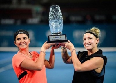 Sania Mirza-Bethanie Mattek-Sands lift Brisbane doubles title