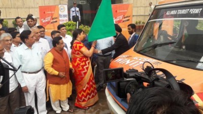 Union Minister Smriti Irani flags off Digital Rath to create awareness about cashless transactions 