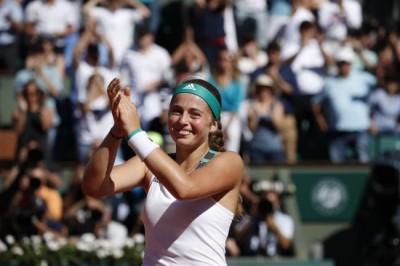 Jelena Ostapenko stuns Simona Halep to win French Open title