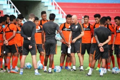 23-member U-23 squad leaves for Singapore
