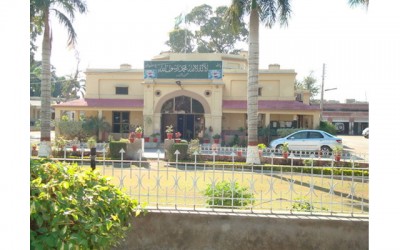 Pakistan: Train hits car, 6 killed