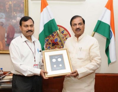  Mahesh Sharma launches pre-loaded Sim Card for Tourists arriving in India on E-visa 